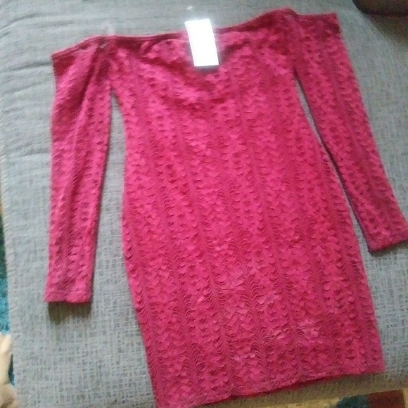 Burgundy Lace dress - Picture 3 of 5